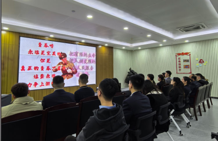 紅心永向黨，鋒行新時代——青島國投公司開展學雷鋒主題活動